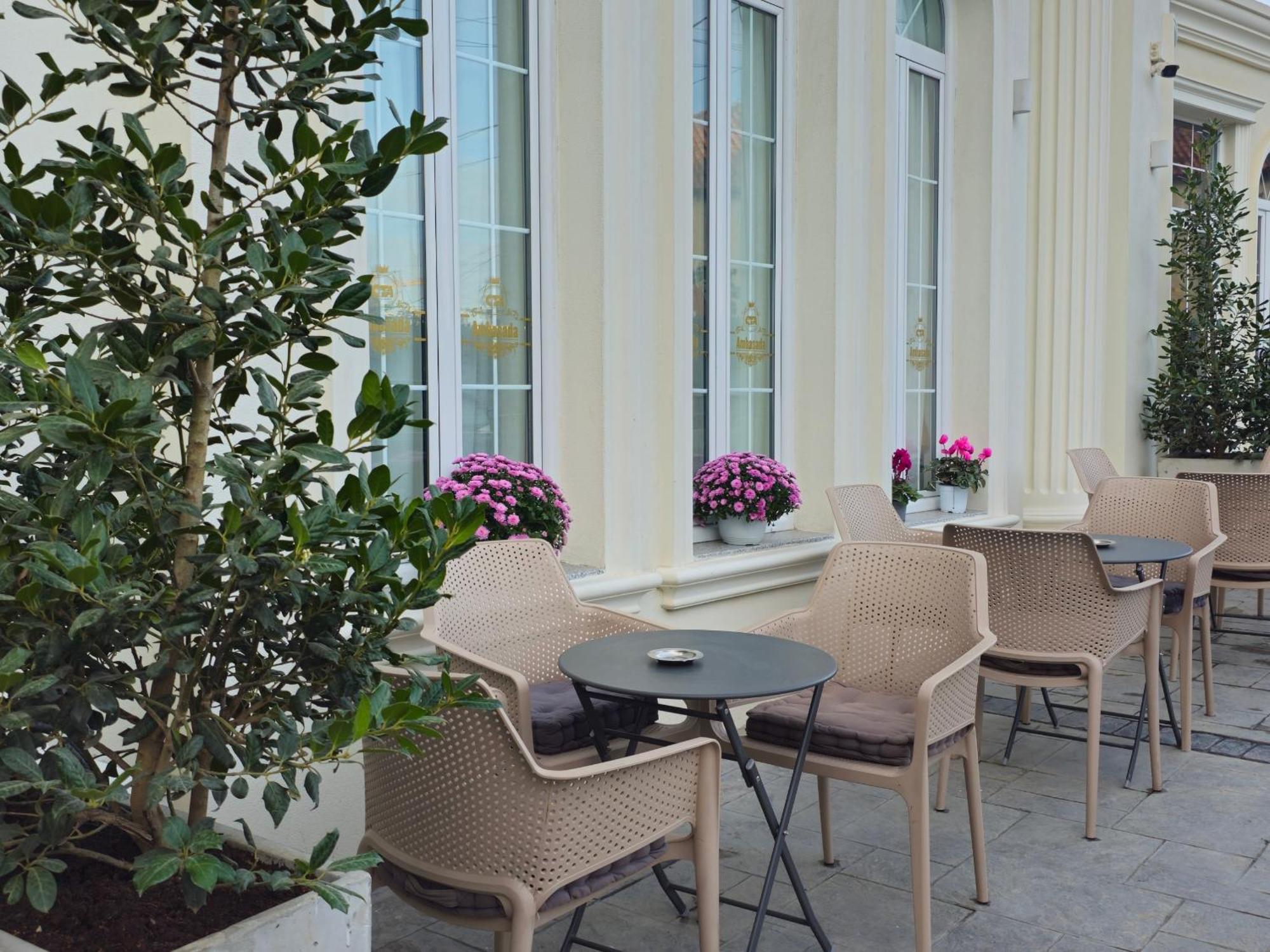 Hotel Ambasada Qta Paskuqan ภายนอก รูปภาพ